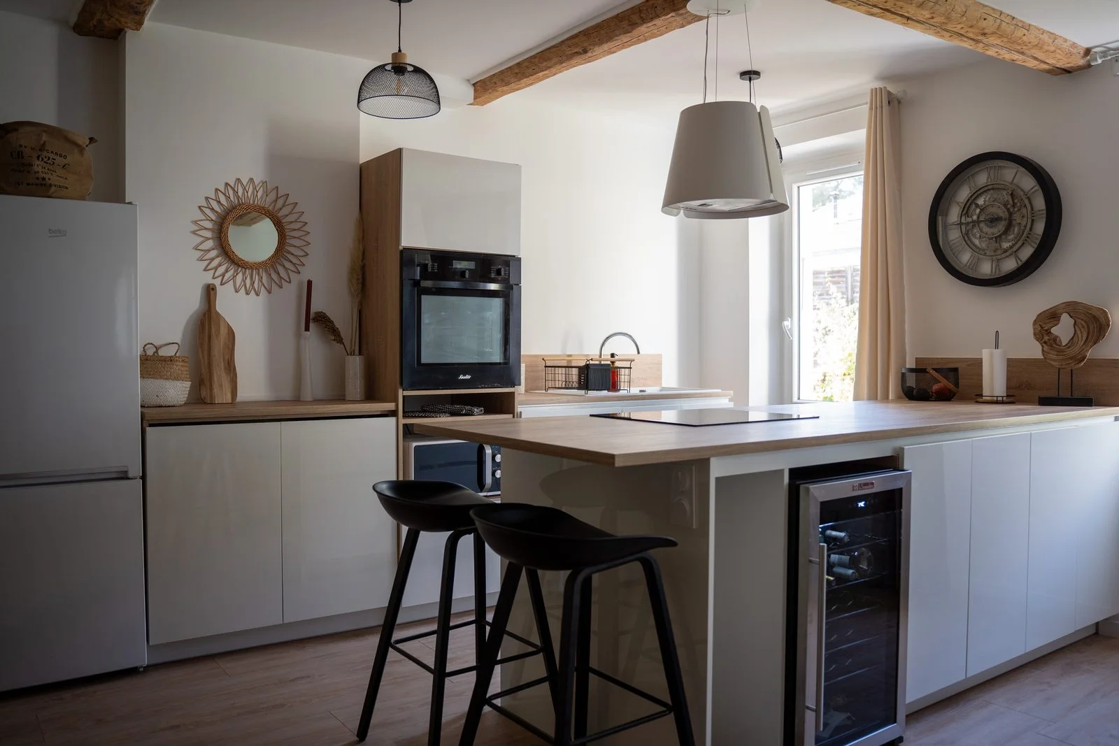 Cuisine photographiée en HDR, bien immobilier en Provence